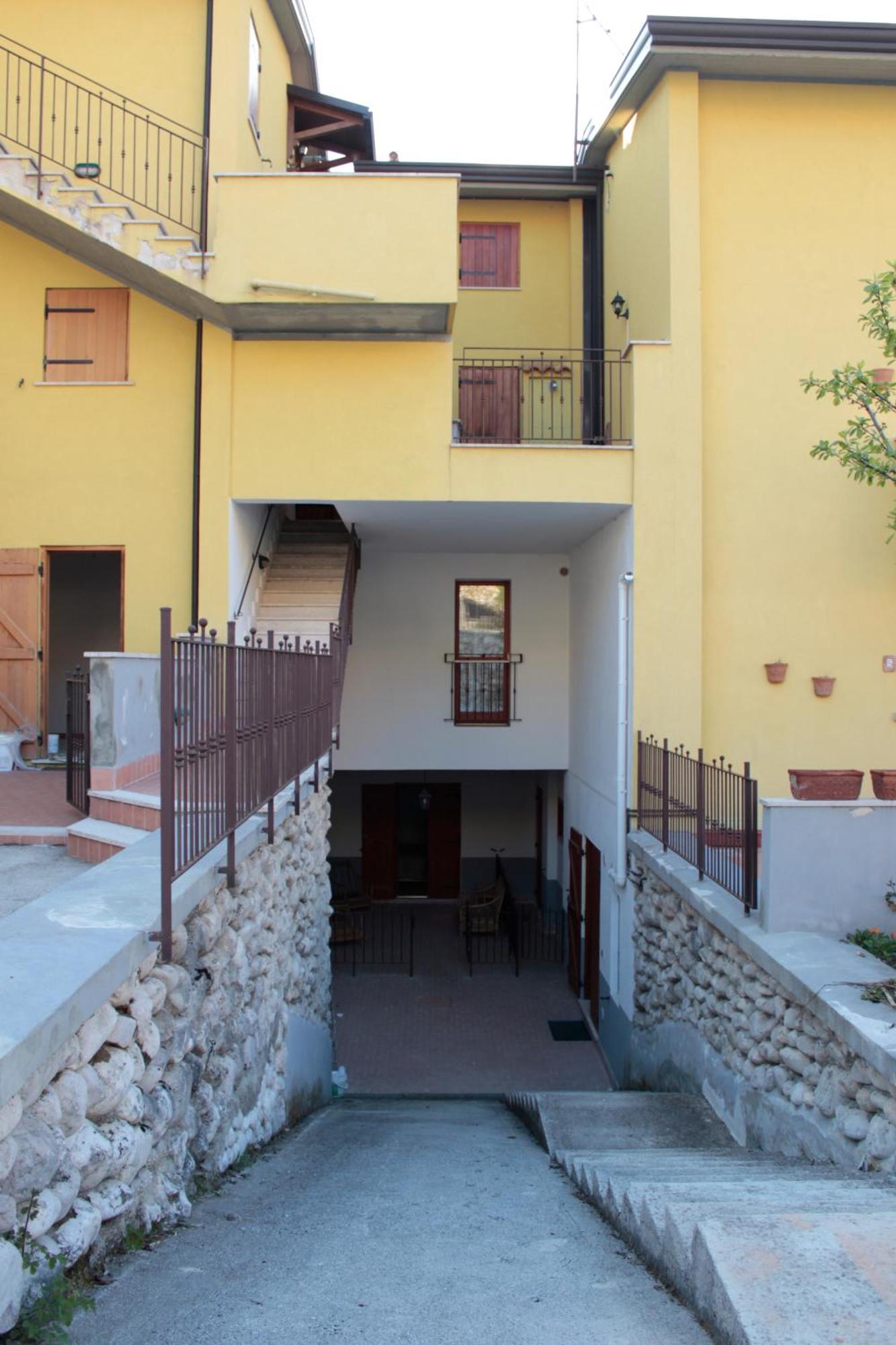Ferienwohnung 4Flats In Orto Di Venanzio Barrea Exterior foto